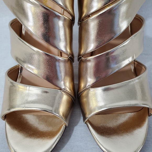 BNWOT - GOLD STRAPPY SHOES - Size 10 - Picture 8 of 12